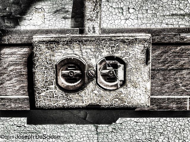 Outlet #commercialphotography #fineartphotography #alabama #decay #chippedpaint #electricity #geometric #passages #antique